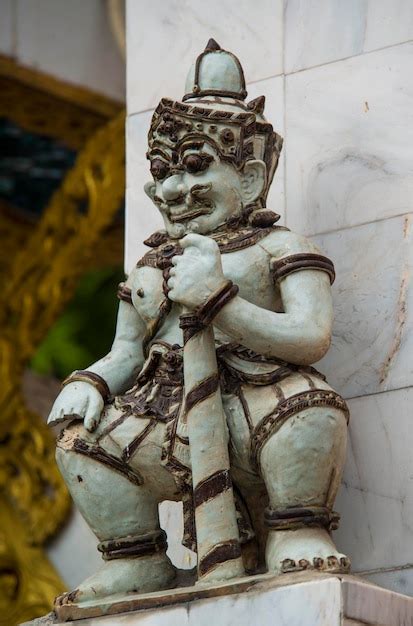 Una Hermosa Vista Del Templo Wat Paknam En Bangkok Tailandia Foto Premium