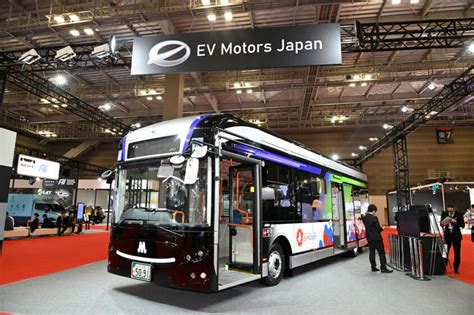 国産bev路線バス「いすゞエルガ Ev」のフラットフロアは大注目！ バスオタが驚愕したその理由とは 自動車情報・ニュース Web Cartop 2ページ目