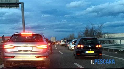 Incidente Lungo L Asse Attrezzato Veicoli Coinvolti E Lunghe Code