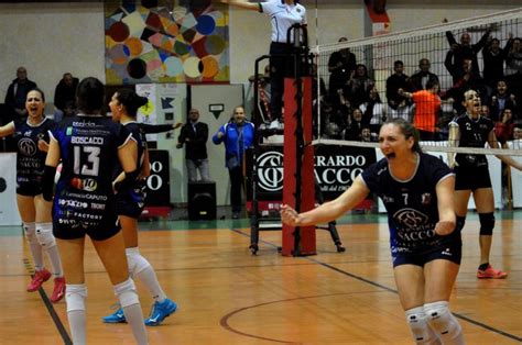 La Pallavolo Crotone Vola In Serie B I Complimenti Alla Pallavolo