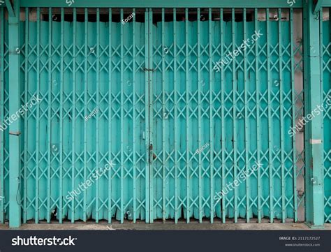 145 Retractable folding door gate Images, Stock Photos & Vectors ...