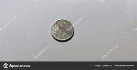 Jakarta Indonesia September 2023 200 100 Idr Coin Isolated White ...