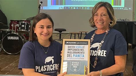 Liceo Di Ceccano Premiato Scuola Plastic Free Per Il Suo Impegno Nel