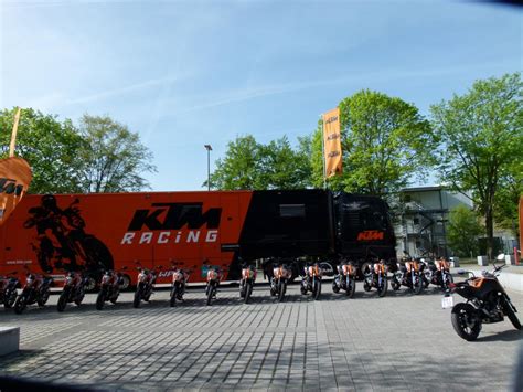 KTM Duke Naked Bike für Einsteiger Ganz wie bei den Großen Magazin