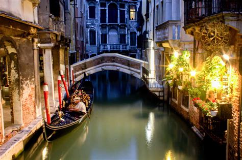 What to Know About Gondola Rides in Venice, Italy