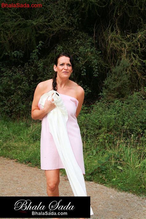 Good Looking Hottie Takes Off Her Pants And Shows Her Ass Photos