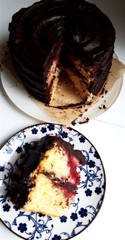 Tortë Me çokollatë Dhe Fruta Pylli Bake My Day Happy