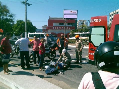 G1 Batida Entre Carro E Moto Afeta Trânsito No Centro De Cabo Frio