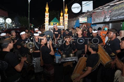 PAWAI TAKBIR KELILING MENYAMBUT IDUL FITRI 1444 H ANTARA Foto