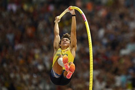 Sweden S Duplantis Soars To Second Straight World Pole Vault Title