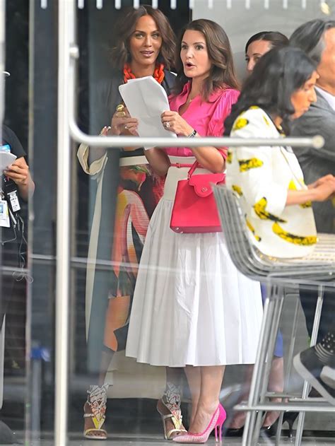 Sex And The City S Reboot Is Back And Carrie S Outfits Need To Be Seen Artofit