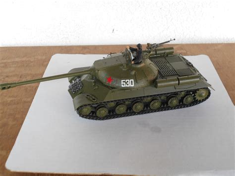 Russian Heavy Tank JS Stalin Plastic Model Military Vehicle Kit 1