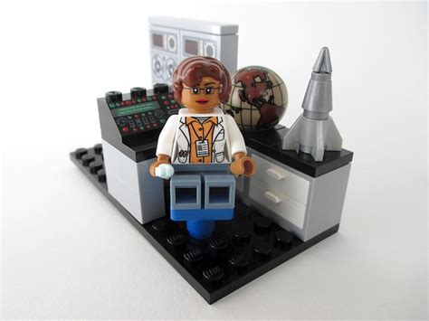 LEGO Women of NASA Minifigs Set Celebrates Female Space Pioneers