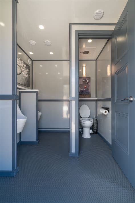 Stall Luxury Restroom Trailer Moon Sos Toilet Porta Potty Rental