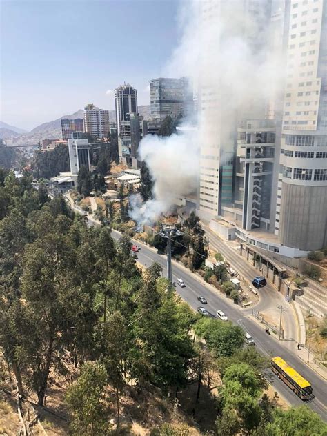 Incendio De Magnitud En Una Vivienda De El Alto Arrasa Con Un Taller De