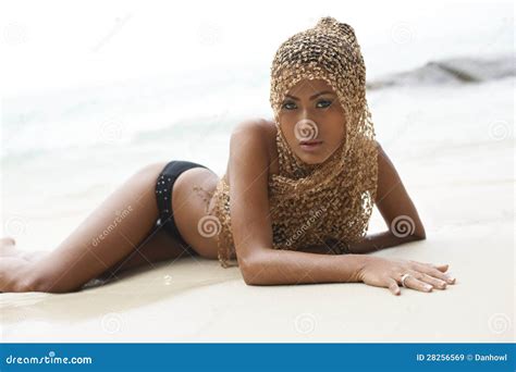 Mod Le Tha Landais De Bikini Image Stock Image Du Ensoleill Heureux