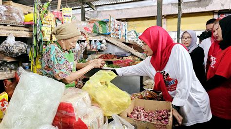 Atikoh Ganjar Blusukan Di Pasar Semarang Dengar Aspirasi Soal