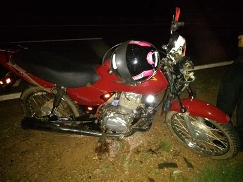 Motociclista morre ao invadir pista contrária e ser atingido por