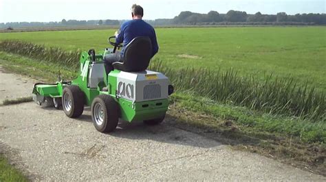 AllCat 180 HB met veegmachine - YouTube