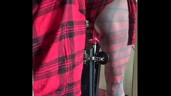 crossdresser bisexual deja que el juguete lo folle mientras lo prueba después parte XVIDEOS