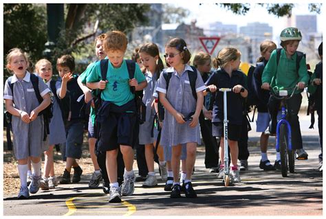 Newsela | New Zealand school's gender-neutral uniform choices don't hem ...