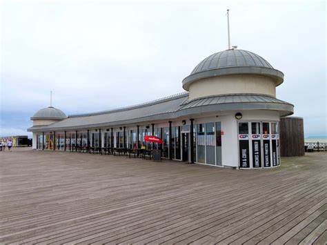 A Cafe On Hastings Pier Steve Daniels Cc By Sa 2 0 Geograph