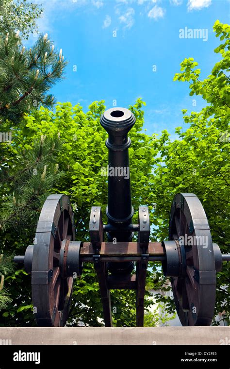 Kanonenrohr versteckt Fotos und Bildmaterial in hoher Auflösung Alamy