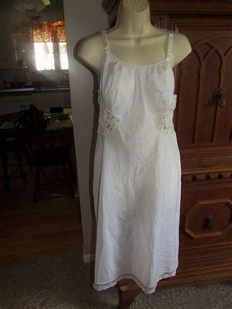 Vintage White Lacy Barbizon Nylon Slip Size 34 Gem