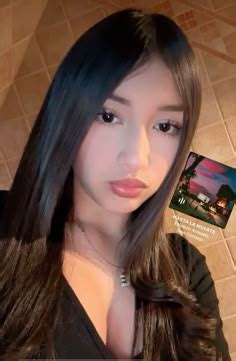 Pin By Miaa On Esli In Latina Makeup Looks Pretty Brunette Pretty Selfies