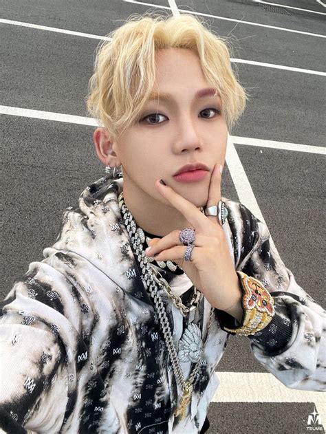 Pin By On Hyunsuk Treasure Hyunsuk Selca Boyfriend Pictures Treasures