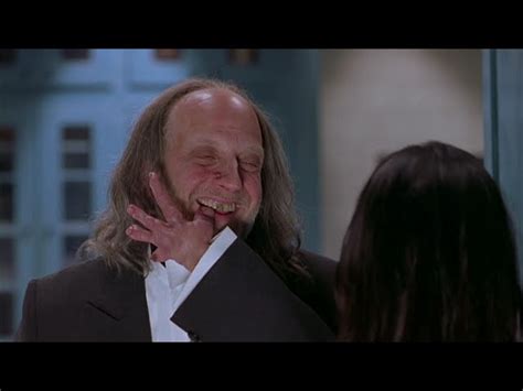 Scary Movie 2 Hand