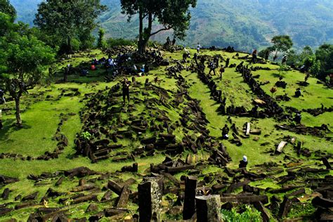 Alam Mengembang Jadi Guru Megalitikum Gunung Padang Stone Henge Nya