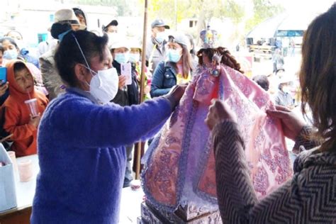 Huancayo cambian manto a Virgen de Cocharcas previa peregrinación y