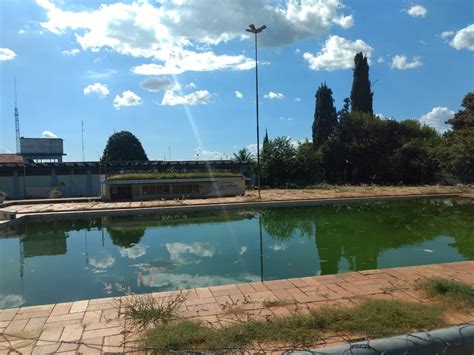 Moradores Reclamam Da Falta De Limpeza Em Piscina E Excesso De