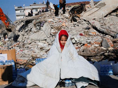 Papa Reza Pelas V Timas Do Terremoto E Encoraja Solidariedade