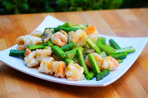 Shrimp with Asparagus and Mushroom Stir Fry — The WonderWok