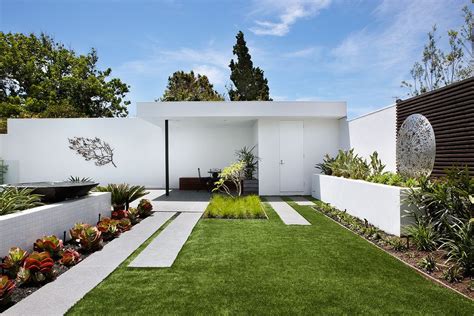 Contemporary Garden Wall Ideas Hawk Haven