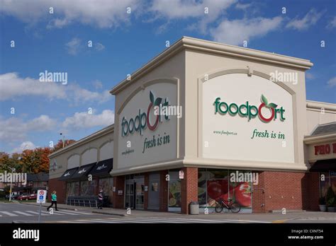 Grocery Store Exterior Hi Res Stock Photography And Images Alamy