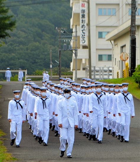 海上自衛隊舞鶴教育隊で修業式 [京都府]：朝日新聞デジタル