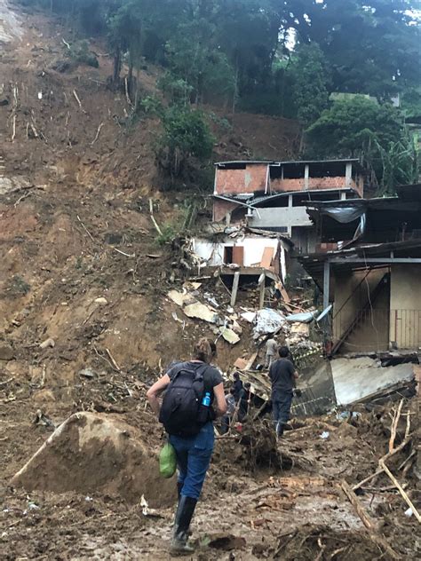 Casa Veio Abaixo Moradores Relatam Destrui O Em Petr Polis Veja