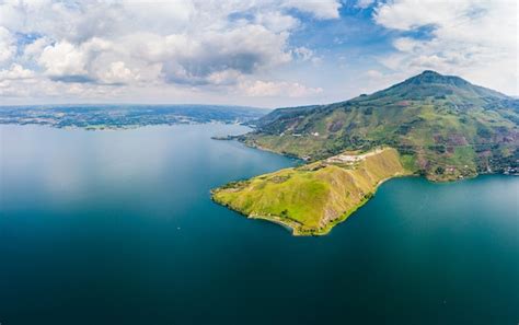 Premium Photo Lake Toba And Samosir Island View From Above Sumatra