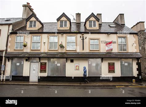 Closed Down Pub Hi Res Stock Photography And Images Alamy
