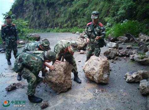 云南永善地震武警云南总队紧急开展救援