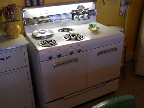 208 Pictures Of Vintage Stoves Refrigerators And Large Appliances Retro Renovation Vintage