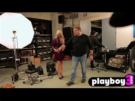 Rubia De Tetas Enormes Erin Pos En Sesi N De Fotos Y Expuso Su Bonito Cuerpo Xvideos