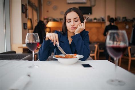 Premium Photo Bored Young Woman Sit At Table In Restaurant Alone