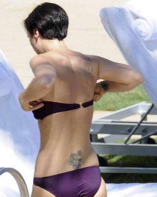 Christina Ricci Juicy Ass And Big Tits In Bikini Porn Pictures XXX Photos Sex Images 3923710