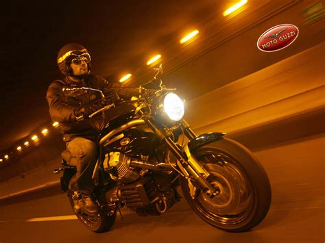 Moto Guzzi Griso netradiční naked bike AutoRevue cz