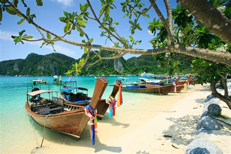 Phi Phi Island Tour – One of the most beautiful islands in Thailand