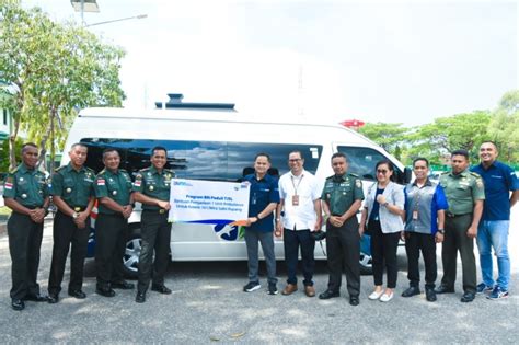 Terima Satu Unit Mobil Ambulance Toyota Type Hiace Dari BRI Danrem 161